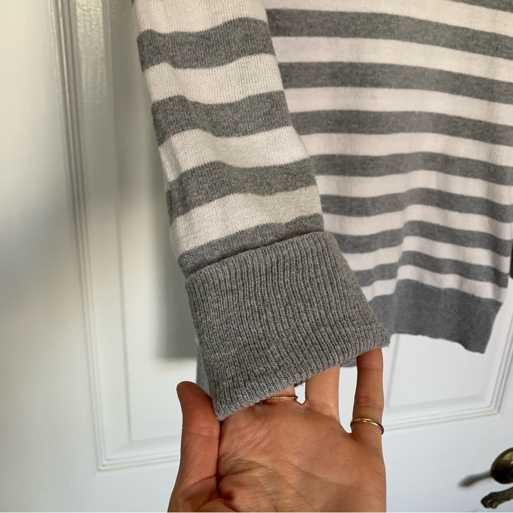3/$20 GAP Sweater, gray and white stripes, 3/4 sleeves, size M - Picture 4 of 7
